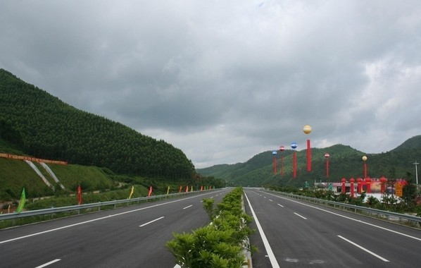 中铁三公司承建济青高速公路七标工程